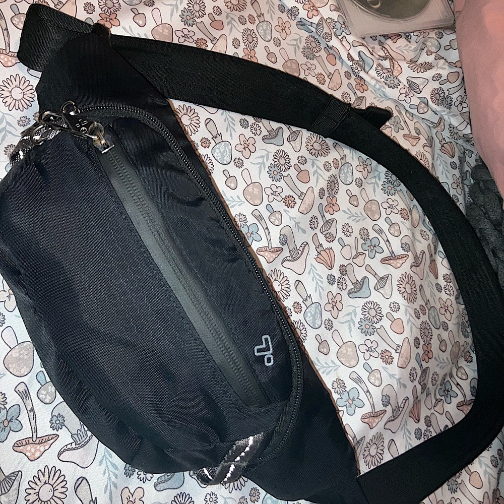 Black crossbody / Fanny pack